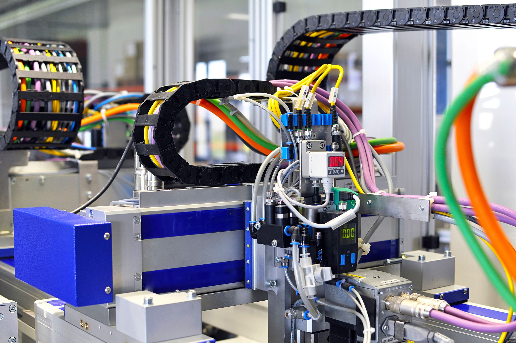 进口机器人扭转电缆:科技变革的核心动力