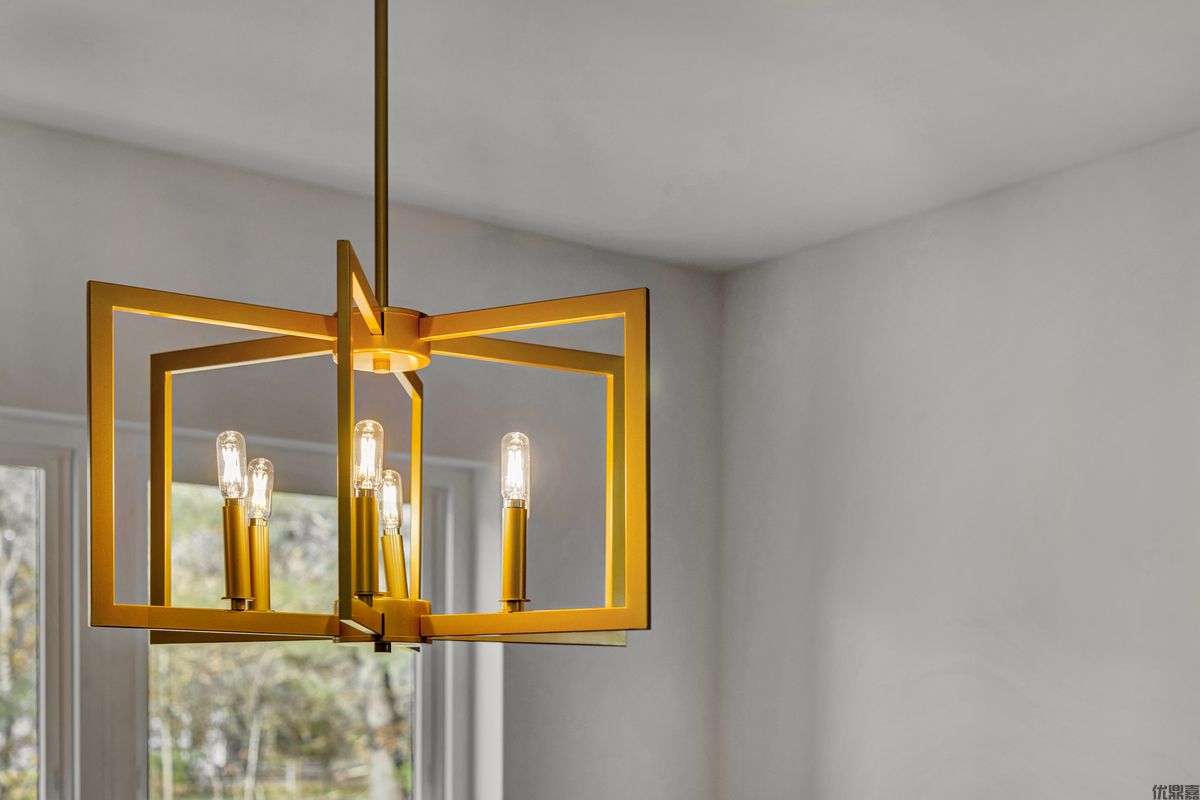 趣谈灯具进口报关：从吊灯到落地灯的跨国之旅